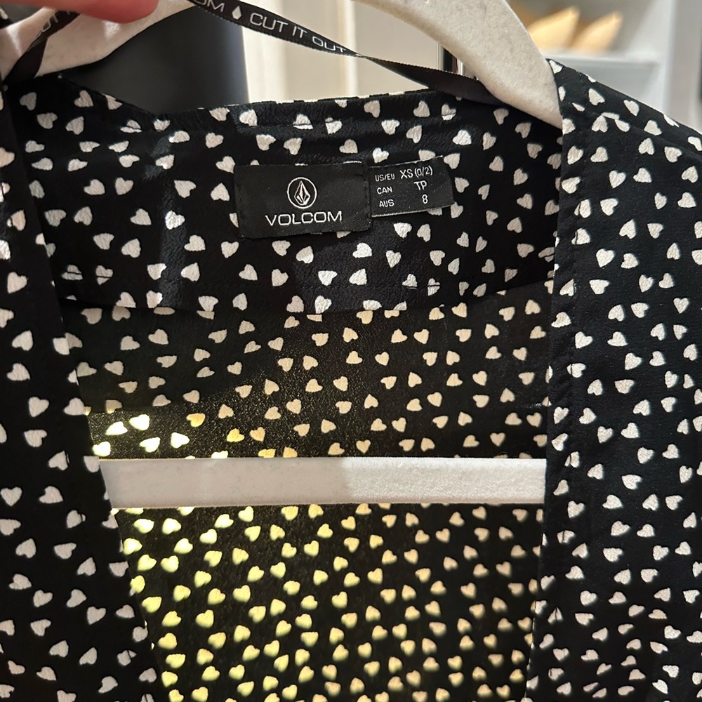 Hot EUC Volcom tie wrap top - Picture 5 of 7